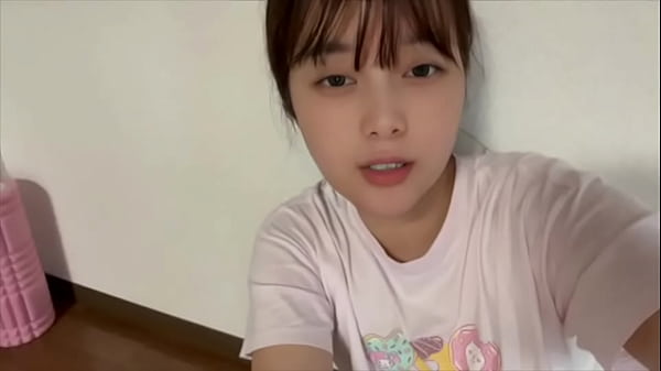 男性が汗だくになった身体を全身舐めたいです。変態な女子大生に育ってしまいました。今日もオナニーします。